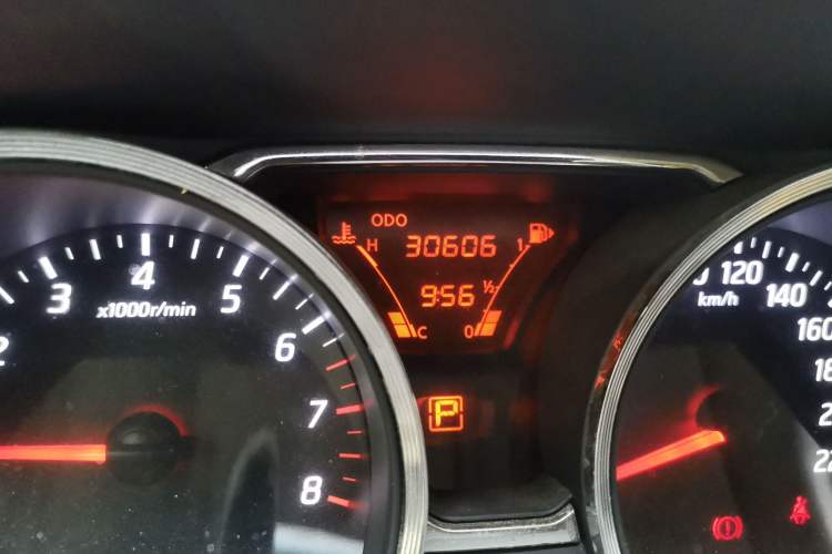 Used Nissan Livina 2015 1.6XE CVT Comfort Edition Odometer Close Up