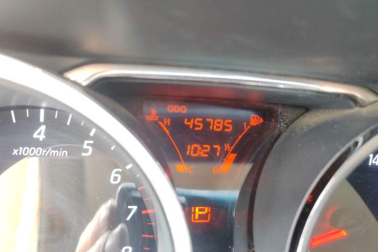 Used Nissan Livina 2015 1.6XE CVT Comfort Edition Odometer Close Up