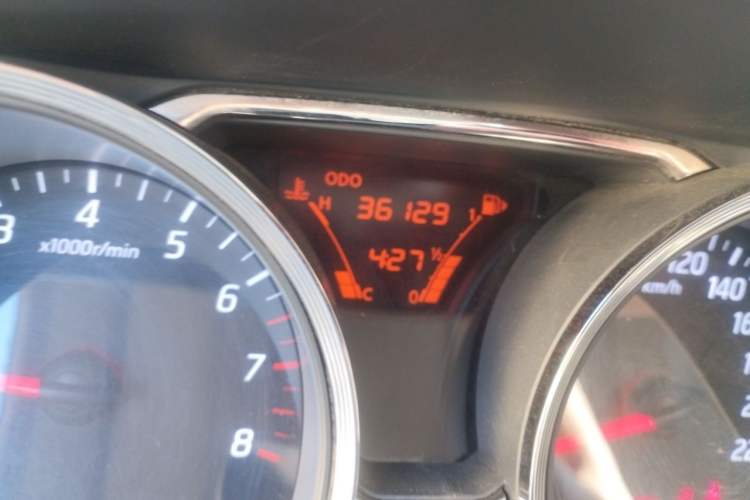 Used Nissan Livina 2015 1.6XE Manual Comfort Edition Odometer Close Up