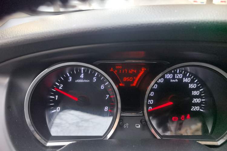 Used Nissan Livina 2015 1.6XE Manual Comfort Edition Odometer Close Up