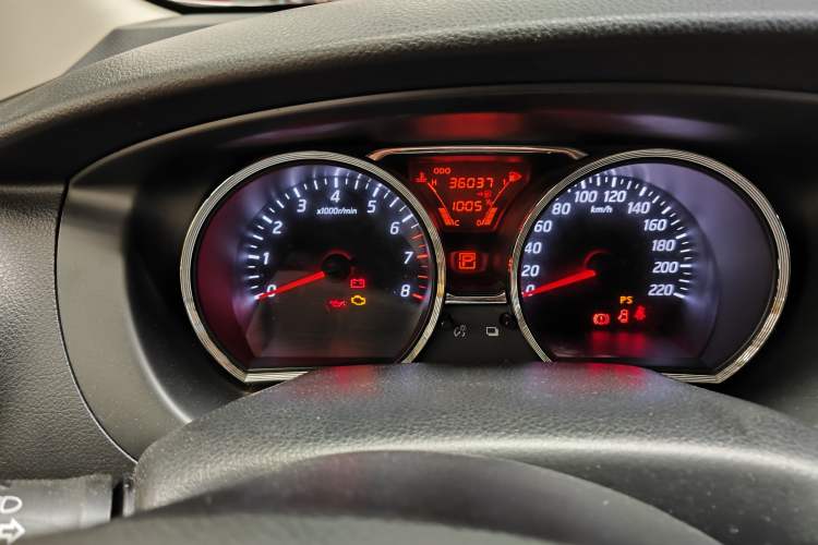 Used Nissan Livina 2015 1.6XE CVT Comfort Edition Odometer Close Up