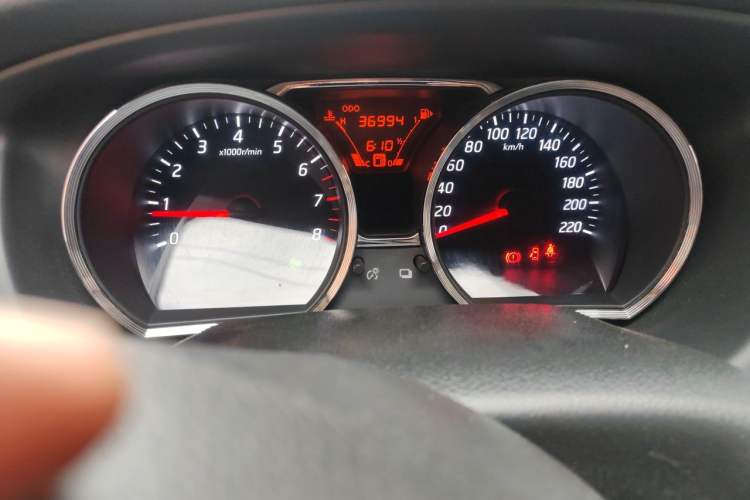 Used Nissan Livina 2015 1.6XE Manual Comfort Edition Odometer Close Up