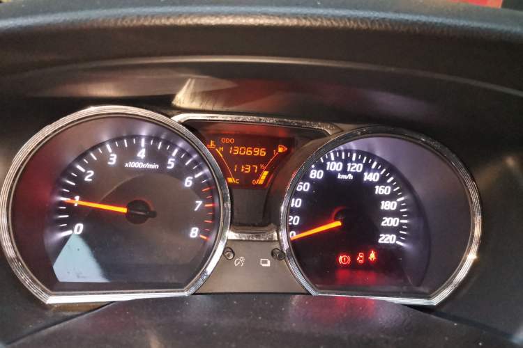 Used Nissan Livina 2015 1.6XE Manual Comfort Connect Edition Odometer Close Up
