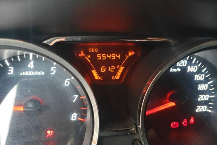 Used Nissan Livina 2015 1.6XE Manual Comfort Edition Odometer Close Up
