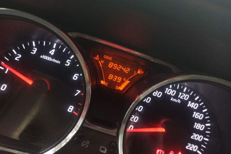 Used Nissan Livina 2015 1.6XE Manual Comfort Edition Odometer Close Up