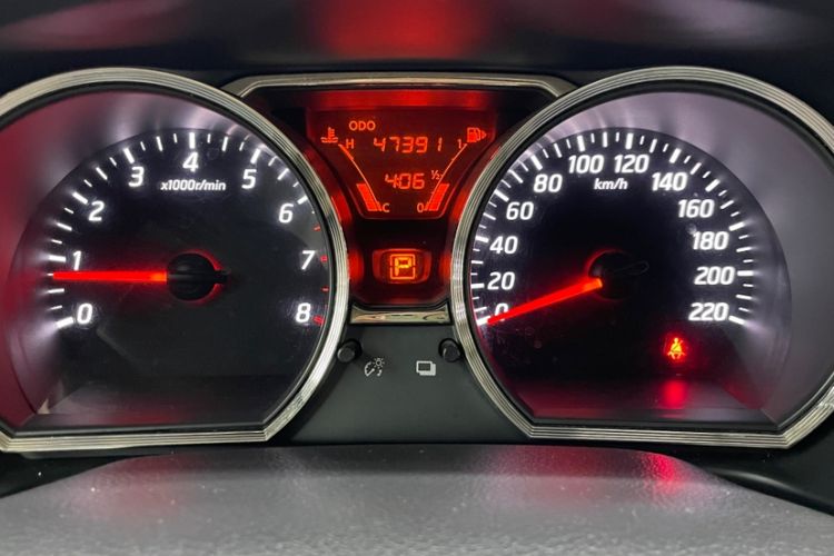 Used Nissan Livina 2015 1.6XE CVT Comfort Edition Odometer Close Up
