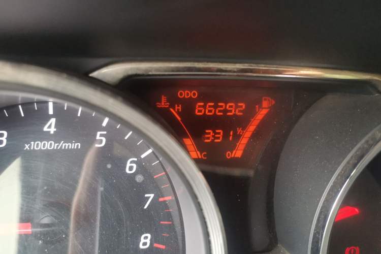 Used Nissan Livina 2015 1.6XE Manual Comfort Edition Odometer Close Up