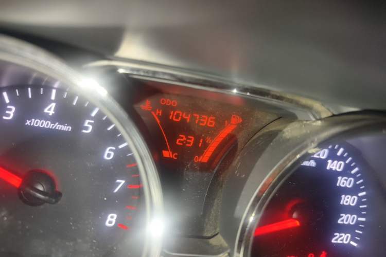 Used Nissan Livina 2015 1.6XE Manual Comfort Edition Odometer Close Up