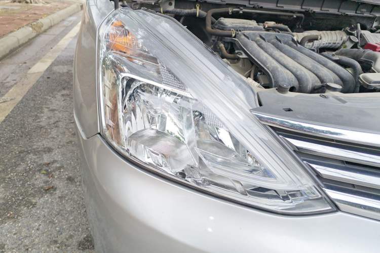 Used Nissan Livina 2015 1.6XE CVT Comfort Edition Right Front Headlight