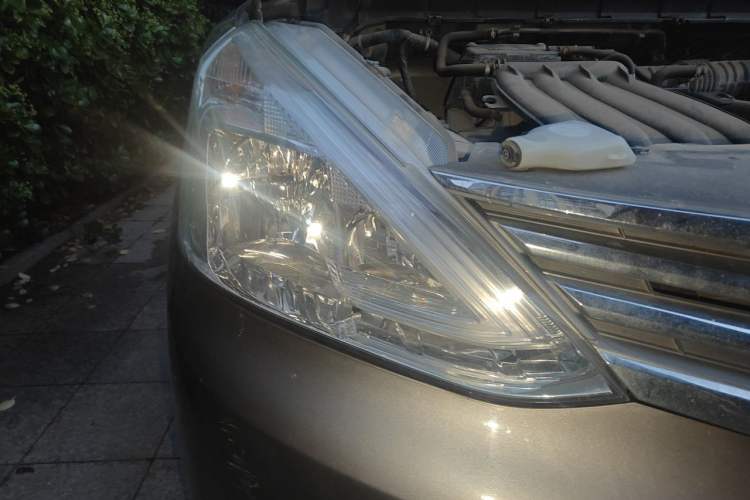 Used Nissan Livina 2015 1.6XE Manual Comfort Edition Right Front Headlight