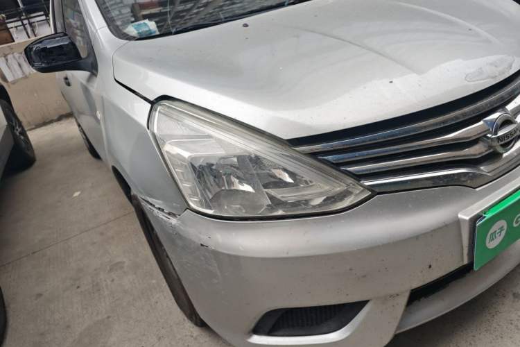 Used Nissan Livina 2015 1.6XE CVT Comfort Edition Right Front Headlight