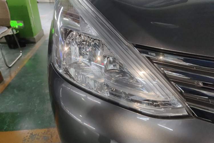 Used Nissan Livina 2015 1.6XE CVT Comfort Edition Right Front Headlight