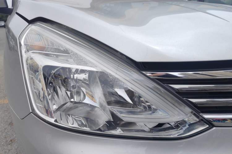 Used Nissan Livina 2015 1.6XE CVT Comfort Edition Right Front Headlight