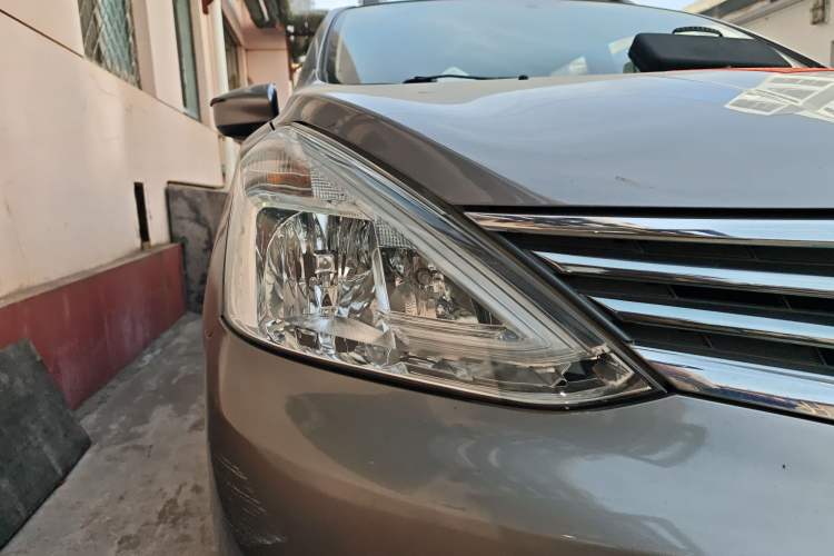 Used Nissan Livina 2015 1.6XE CVT Comfort Edition Right Front Headlight