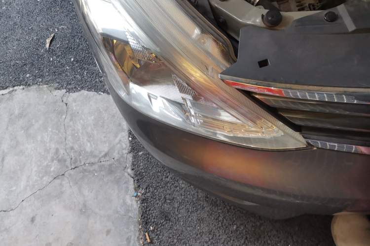 Used Nissan Livina 2015 1.6XE Manual Comfort Connect Edition Right Front Headlight