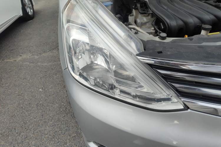Used Nissan Livina 2015 1.6XE Manual Comfort Edition Right Front Headlight