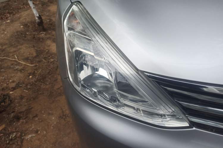 Used Nissan Livina 2015 1.6XE Manual Comfort Edition Right Front Headlight
