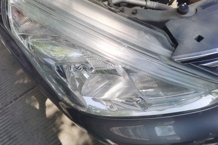Used Nissan Livina 2015 1.6XL CVT Luxury Leather Edition Right Front Headlight