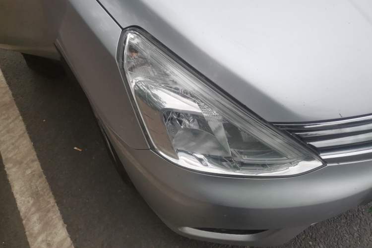 Used Nissan Livina 2015 1.6XE Manual Comfort Edition Right Front Headlight
