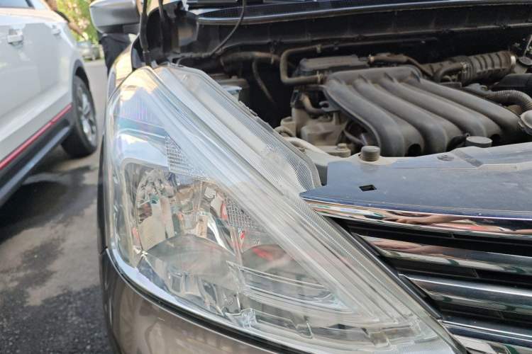 Used Nissan Livina 2015 1.6XE Manual Comfort Edition Right Front Headlight