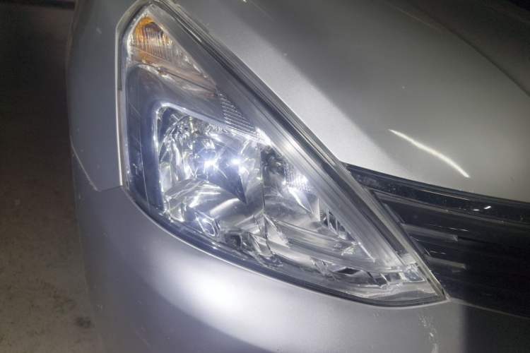 Used Nissan Livina 2015 1.6XE Manual Comfort Edition Right Front Headlight