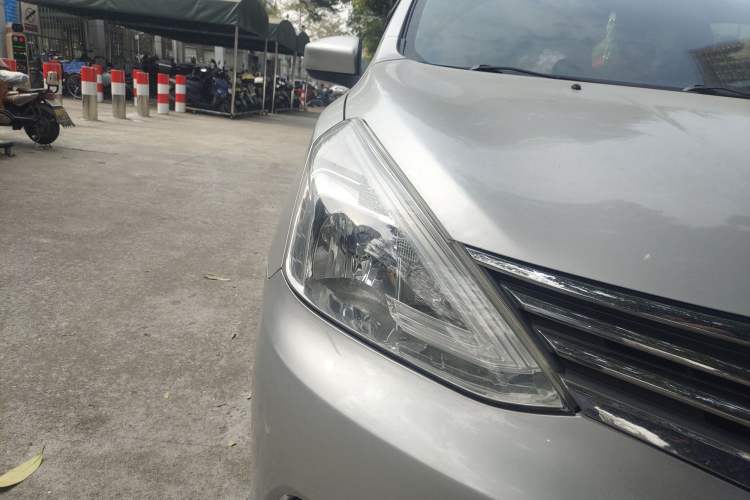 Used Nissan Livina 2015 1.6XE CVT Comfort Edition Right Front Headlight