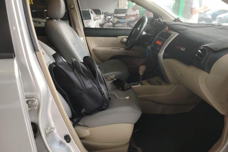 Used Nissan Livina 2015 1.6XE CVT Comfort Edition Right Front Seat