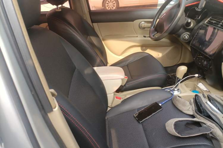 Used Nissan Livina 2015 1.6XE CVT Comfort Edition Right Front Seat