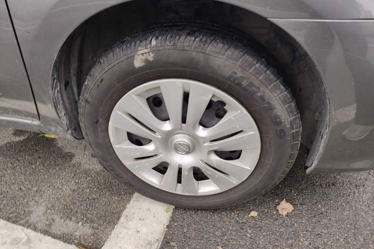 Used Nissan Livina 2015 1.6XE CVT Comfort Edition Right Front Wheel Hub