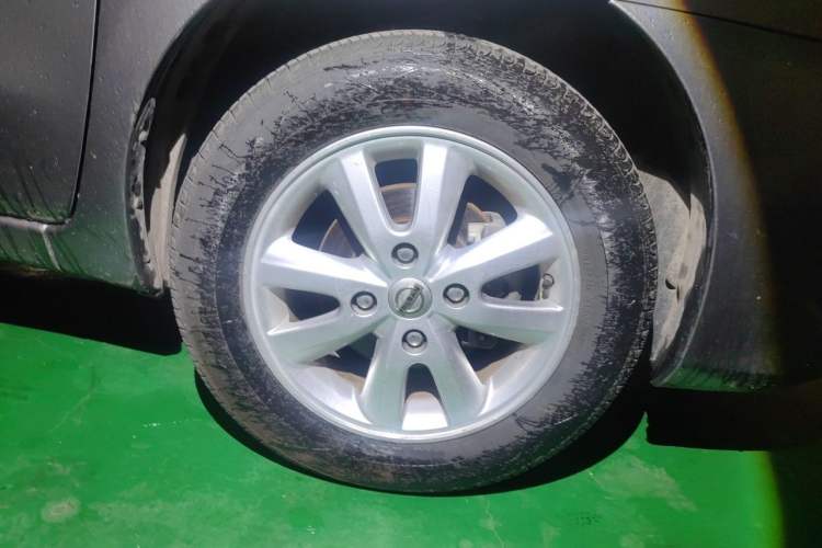 Used Nissan Livina 2015 1.6XE CVT Comfort Edition Right Front Wheel Hub