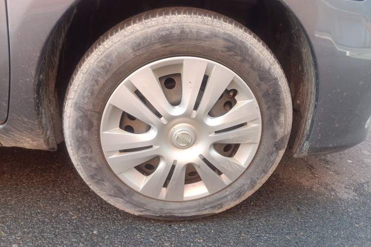 Used Nissan Livina 2015 1.6XE CVT Comfort Edition Right Front Wheel Hub
