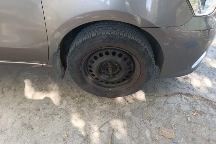 Used Nissan Livina 2015 1.6XE CVT Comfort Edition Right Front Wheel Hub