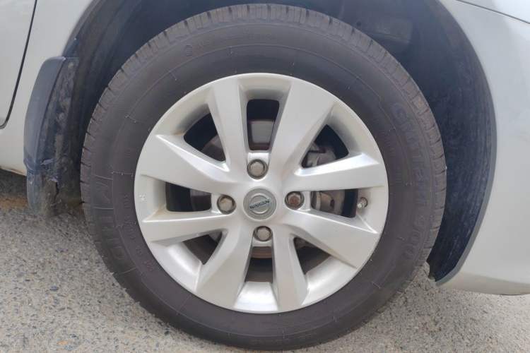 Used Nissan Livina 2015 1.6XE CVT Comfort Edition Right Front Wheel Hub