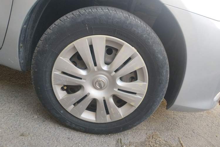 Used Nissan Livina 2015 1.6XE Manual Comfort Edition Right Front Wheel Hub