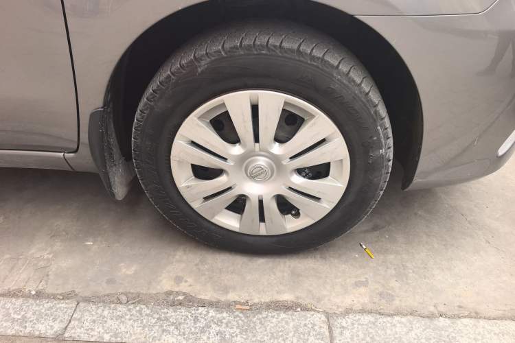 Used Nissan Livina 2015 1.6XE Manual Comfort Edition Right Front Wheel Hub