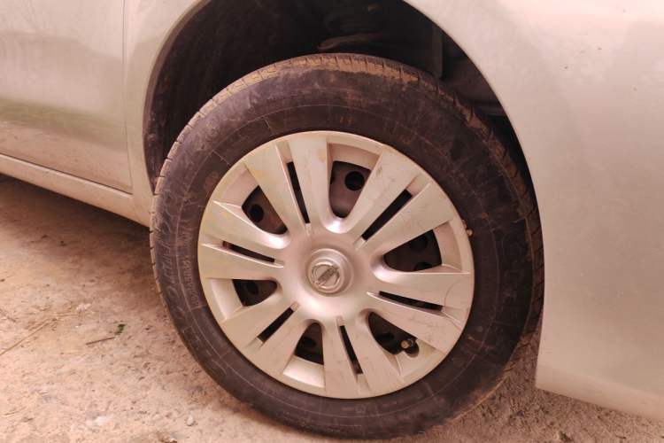 Used Nissan Livina 2015 1.6XE Manual Comfort Edition Right Front Wheel Hub