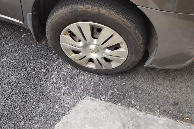 Used Nissan Livina 2015 1.6XE Manual Comfort Connect Edition Right Front Wheel Hub