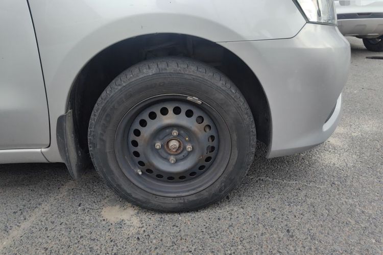 Used Nissan Livina 2015 1.6XE Manual Comfort Edition Right Front Wheel Hub