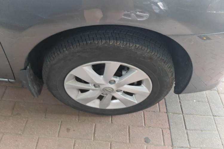 Used Nissan Livina 2015 1.6XE Manual Comfort Edition Right Front Wheel Hub