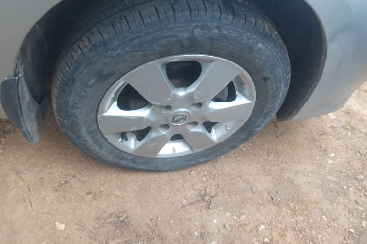 Used Nissan Livina 2015 1.6XE Manual Comfort Edition Right Front Wheel Hub