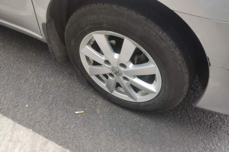 Used Nissan Livina 2015 1.6XE Manual Comfort Edition Right Front Wheel Hub