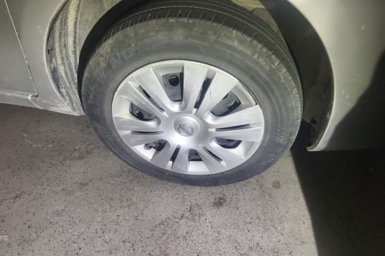 Used Nissan Livina 2015 1.6XE Manual Comfort Edition Right Front Wheel Hub