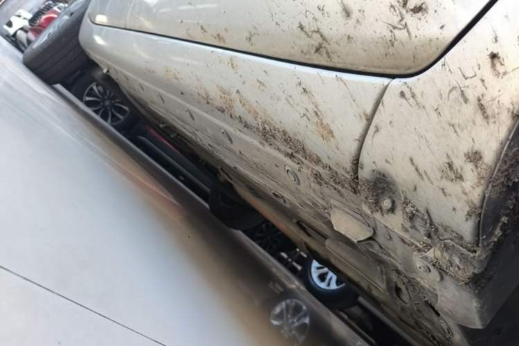 Used Nissan Livina 2015 1.6XE CVT Comfort Edition Right Side Sill