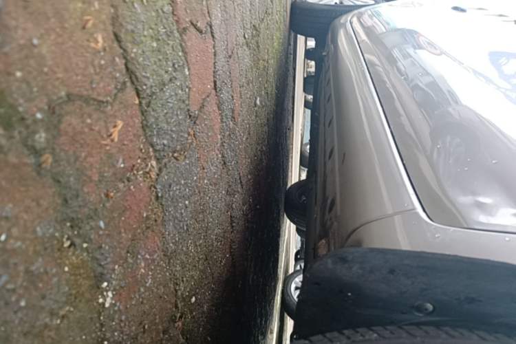 Used Nissan Livina 2015 1.6XE Manual Comfort Edition Right Side Sill