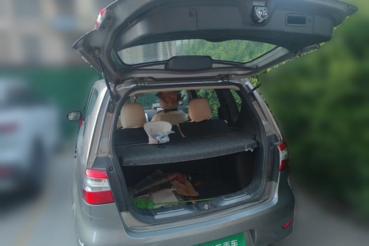 Used Nissan Livina 2015 1.6XE Manual Comfort Edition Trunk