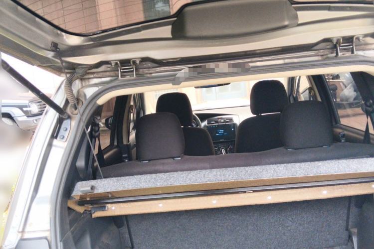 Used Nissan Livina 2015 1.6XE CVT Comfort Edition Trunk