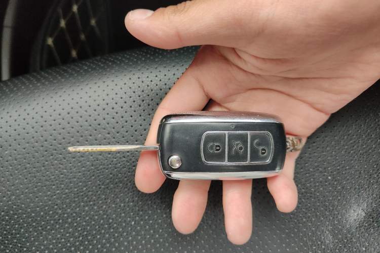 Used Nissan Livina 2015 1.6XE CVT Comfort Edition Vehicle Key