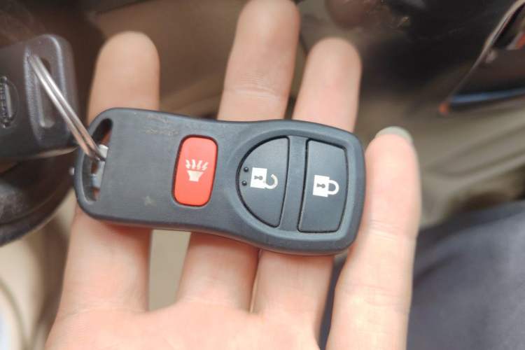 Used Nissan Livina 2015 1.6XE CVT Comfort Edition Vehicle Key