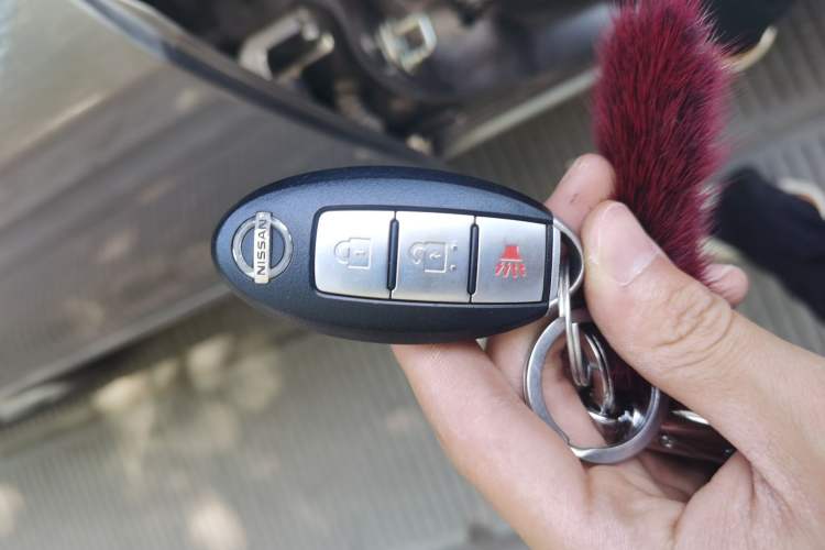 Used Nissan Livina 2015 1.6XL CVT Luxury Leather Edition Vehicle Key