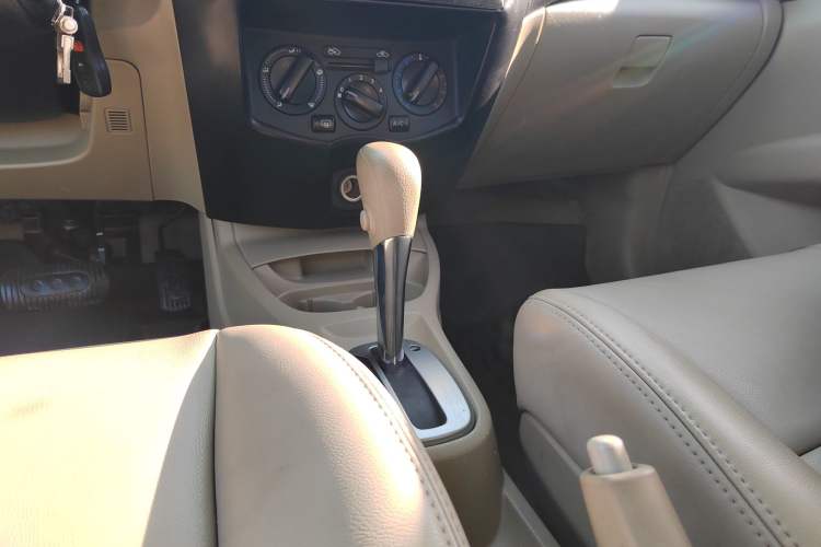 Used Nissan Livina 2015 1.6XE CVT Comfort Edition Gear Lever